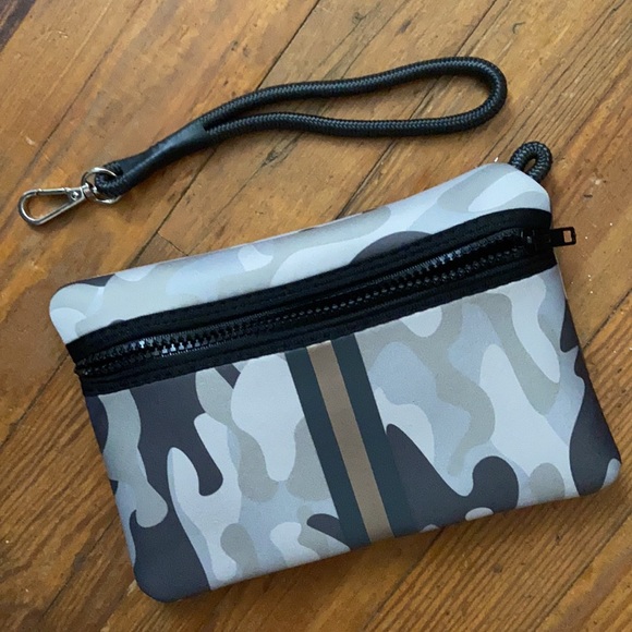 COPY - New Haute Shore neoprene bag with case - Picture 8 of 11